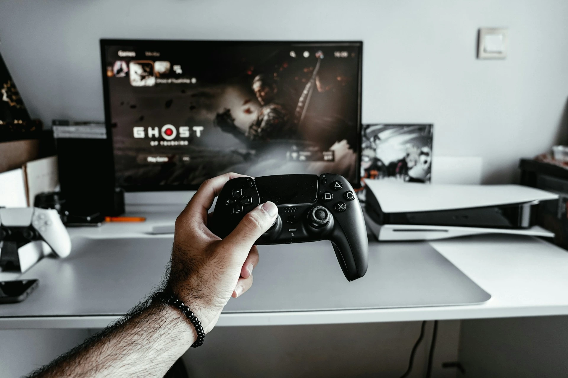 &Eta; PlayStation &Alpha;&nu;&alpha;&kappa;&omicron;&iota;&nu;ώ&nu;&epsilon;&iota; &Epsilon;&pi;&epsilon;&rho;&chi;ό&mu;&epsilon;&nu;&alpha; &Pi;&alpha;&iota;&chi;&nu;ί&delta;&iota;&alpha; &Kappa;&alpha;&tau;ά &tau;&eta; &Delta;&iota;ά&rho;&kappa;&epsilon;&iota;&alpha; &tau;&omicron;&upsilon; &Sigma;&upsilon;&mu;&beta;ά&nu;&tau;&omicron;&sigmaf; State of Play