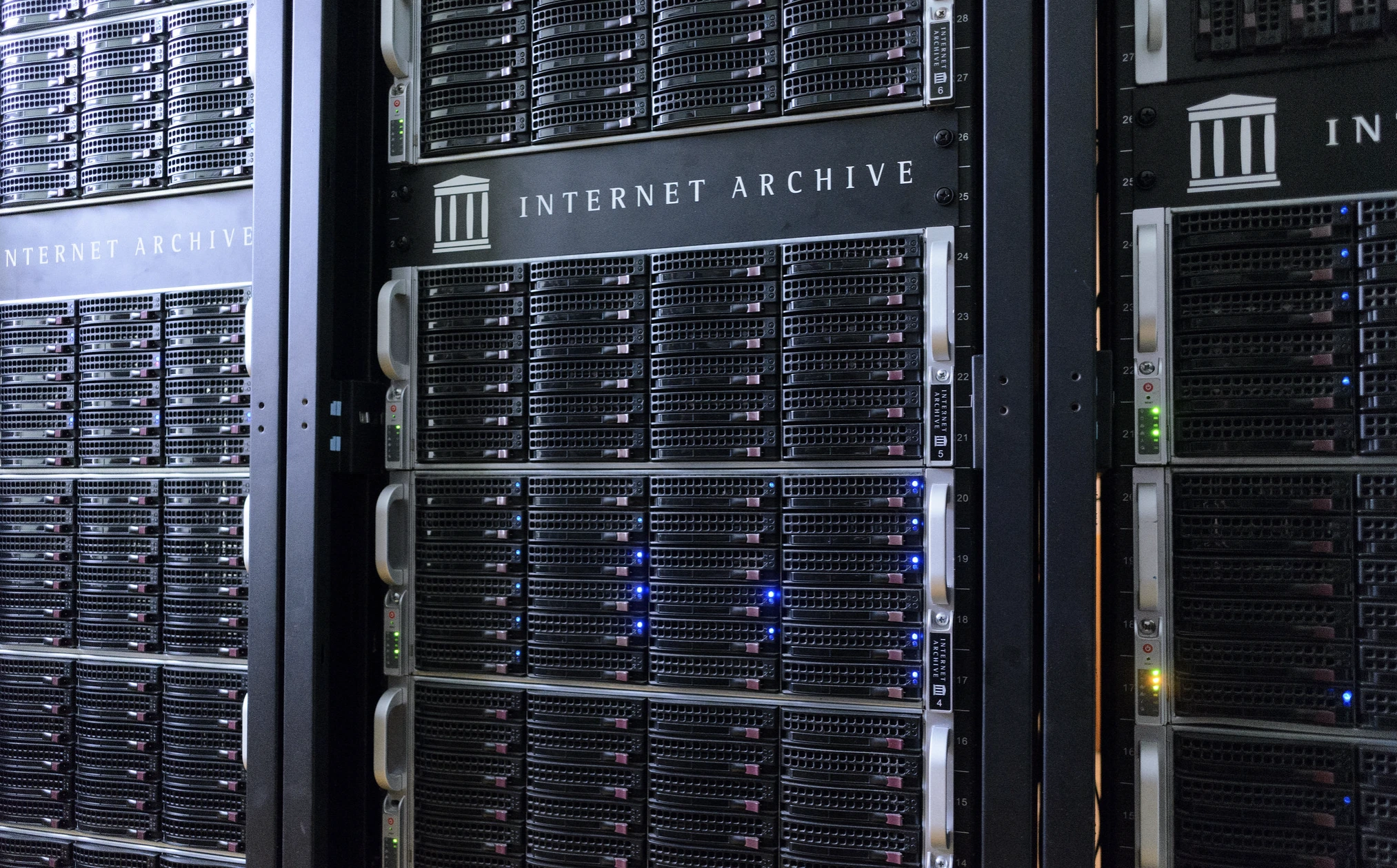 &Tau;&omicron; Internet Archive &Upsilon;&pi;&omicron;&sigma;&tau;&eta;&rho;ί&zeta;&epsilon;&iota; &Eta;&lambda;&epsilon;&kappa;&tau;&rho;&omicron;&nu;&iota;&kappa;έ&sigmaf; &Epsilon;&pi;&iota;&theta;έ&sigma;&epsilon;&iota;&sigmaf;, &Omicron;&iota; &Chi;ά&kappa;&epsilon;&rho;&sigmaf; &Alpha;&pi;&omicron;&sigma;&tau;έ&lambda;&lambda;&omicron;&upsilon;&nu; Emails