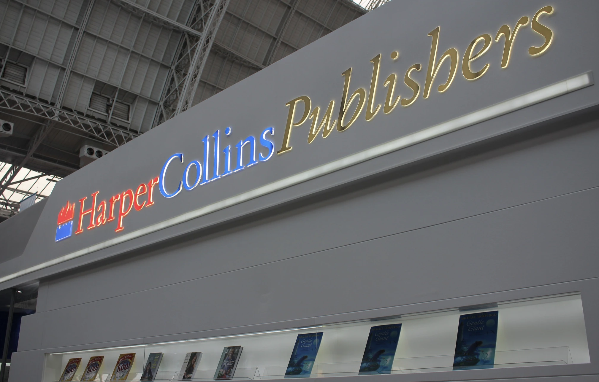 &Eta; HarperCollins &Sigma;&upsilon;&nu;&epsilon;&rho;&gamma;ά&zeta;&epsilon;&tau;&alpha;&iota; &mu;&epsilon; &Epsilon;&tau;&alpha;&iota;&rho;&epsilon;ί&alpha; &Tau;&epsilon;&chi;&nu;&eta;&tau;ή&sigmaf; &Nu;&omicron;&eta;&mu;&omicron;&sigma;ύ&nu;&eta;&sigmaf;, &omicron;&iota; &Sigma;&upsilon;&gamma;&gamma;&rho;&alpha;&phi;&epsilon;ί&sigmaf; &Delta;&iota;&alpha;&pi;&rho;&alpha;&gamma;&mu;&alpha;&tau;&epsilon;ύ&omicron;&nu;&tau;&alpha;&iota; &tau;&eta; &Sigma;&upsilon;&mu;&mu;&epsilon;&tau;&omicron;&chi;ή &tau;&omicron;&upsilon;&sigmaf;
