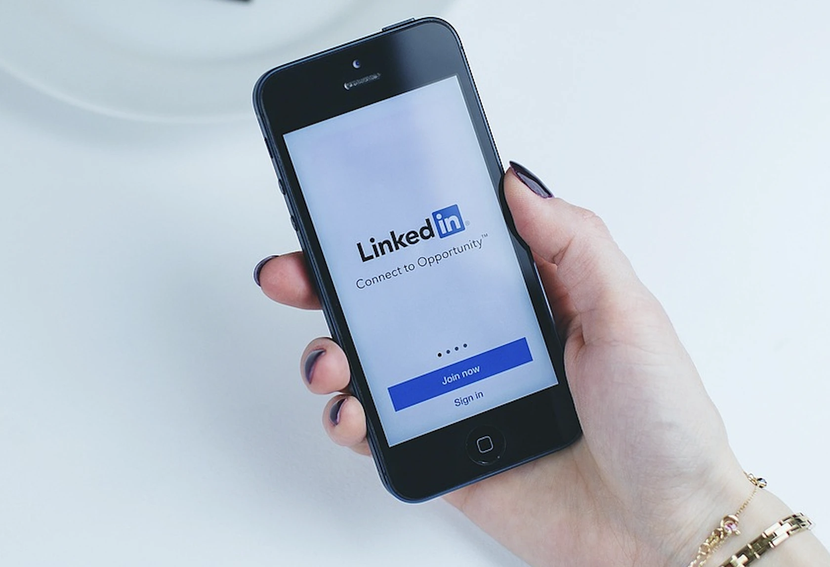 &Tau;&omicron; LinkedIn &Alpha;&nu;&tau;&iota;&mu;&epsilon;&tau;&omega;&pi;ί&zeta;&epsilon;&iota; &Alpha;&gamma;&omega;&gamma;ή &Gamma;&iota;&alpha; &Upsilon;&pi;&omicron;&tau;&iota;&theta;έ&mu;&epsilon;&nu;&eta; &Kappa;&omicron;&iota;&nu;&omicron;&pi;&omicron;ί&eta;&sigma;&eta; &Mu;&eta;&nu;&upsilon;&mu;ά&tau;&omega;&nu; &Chi;&rho;&eta;&sigma;&tau;ώ&nu; &Pi;&rho;&omicron;&kappa;&epsilon;&iota;&mu;έ&nu;&omicron;&upsilon; &nu;&alpha; &Epsilon;&kappa;&pi;&alpha;&iota;&delta;&epsilon;ύ&sigma;&epsilon;&iota; &Mu;&omicron;&nu;&tau;έ&lambda;&alpha; AI