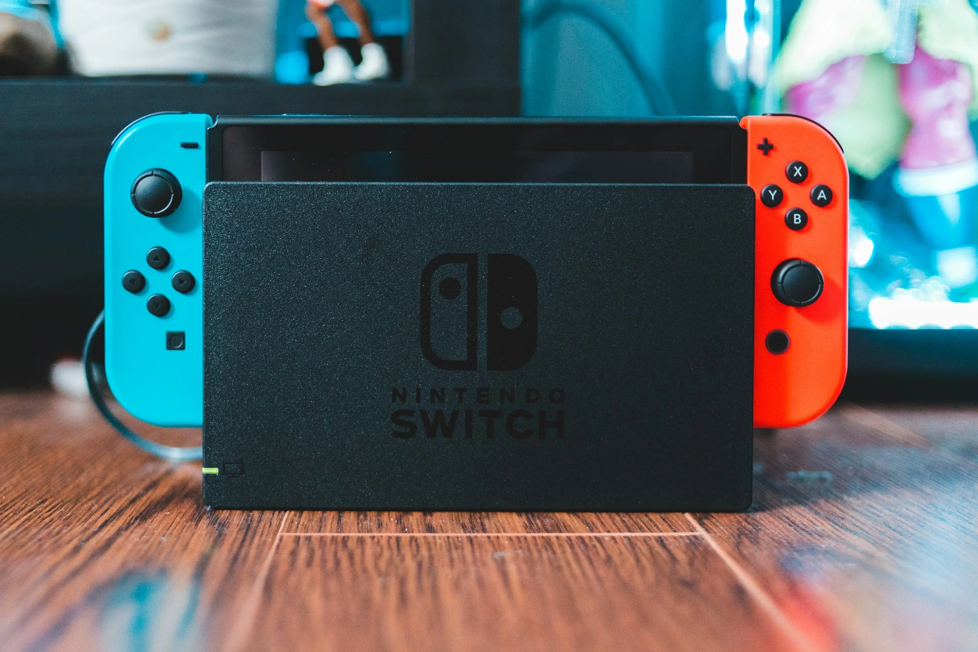 &Eta; Nintendo &Alpha;&pi;&omicron;&kappa;&alpha;&lambda;ύ&pi;&tau;&epsilon;&iota; &tau;&eta;&nu; &Nu;έ&alpha; &Kappa;&omicron;&nu;&sigma;ό&lambda;&alpha; Switch 2 &sigma;&epsilon; &Beta;ί&nu;&tau;&epsilon;&omicron; &Tau;&rho;έ&iota;&lambda;&epsilon;&rho;